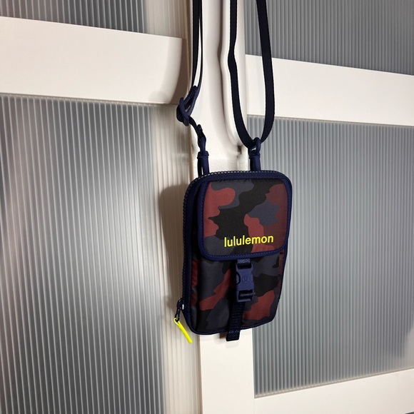 Lululemon zip-top crossbody bag - Picture 1 of 8